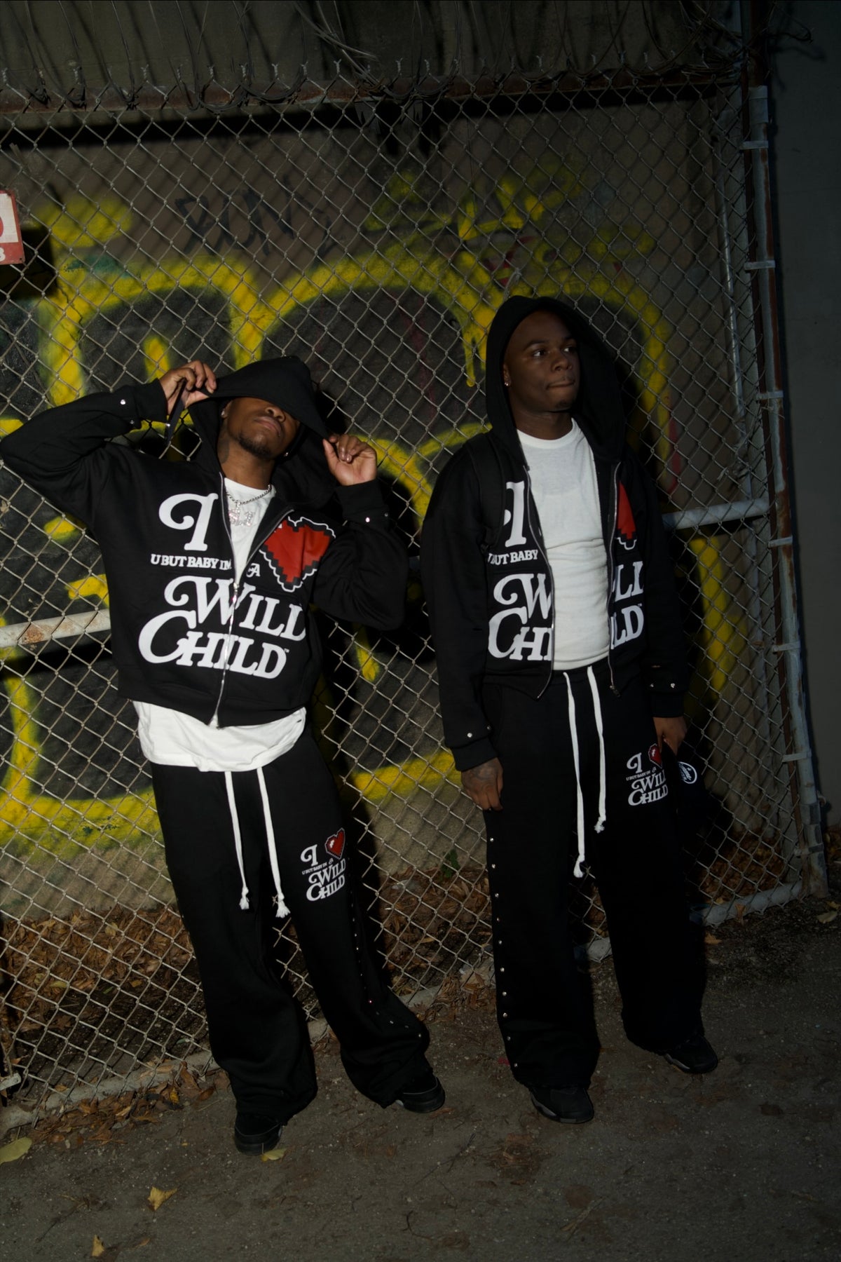 “ONXY BLACK” sets